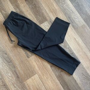 Lululemon Tapered-Leg Mid-Rise Pant 7/8 Length Luxtreme